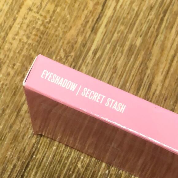 Jeffree Star Artistry Single in Secret Stash Shade Dark Gray Metallic Eyeshadow - Picture 4 of 5